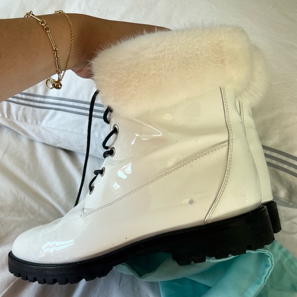💎 Aquazzura White Patent Faux Fur Winter Size 9 - Picture 15 of 16